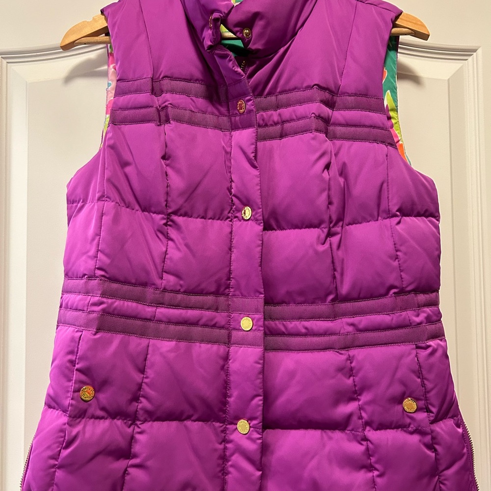 LIKE NEW Lilly Pulitzer puffer vest size M in rich orchid.